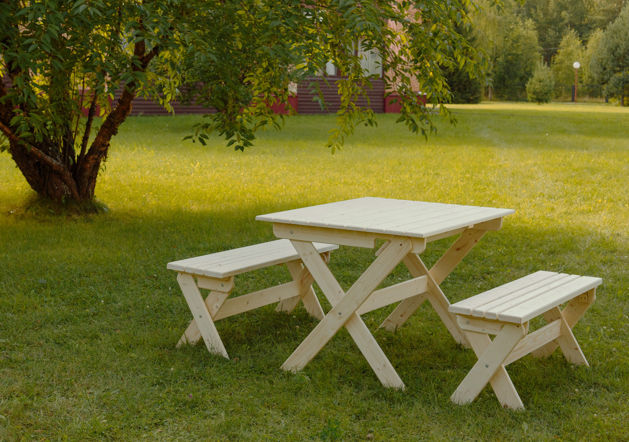 Складной деревянный стол: раскладные модели из дерева и массива с лавочками, особенности изготовления