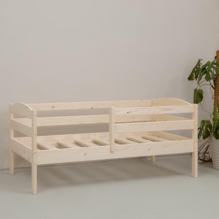 Кровать детская 700х1400 с бортиком из массива дерева в Классическом стиле, ККД-01