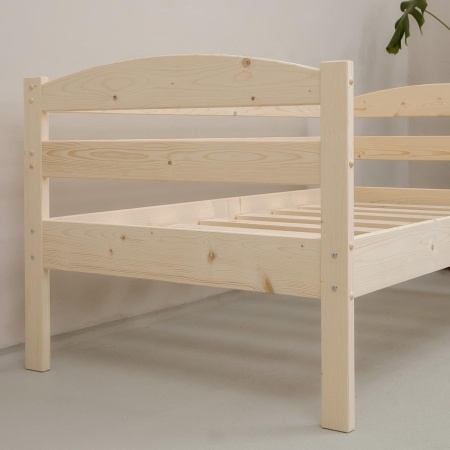 Кровать детская 700х1400 с бортиком из массива дерева в Классическом стиле, ККД-01