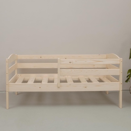 Кровать детская 700х1400 с бортиком из массива дерева в Классическом стиле, ККД-01