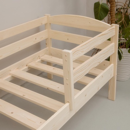 Кровать детская 800х1600 с бортиком из массива дерева в Классическом стиле, ККД-02