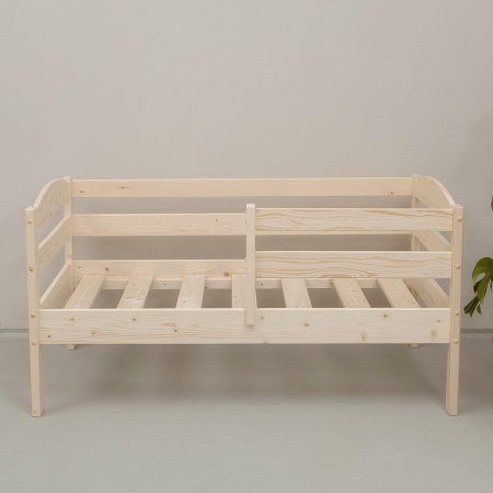 Кровать детская 800х1600 с бортиком из массива дерева в Классическом стиле, ККД-02