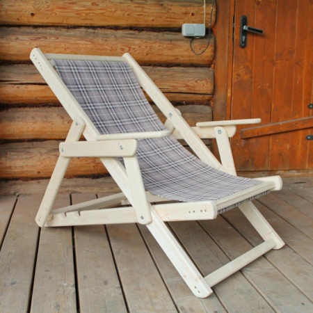 Комплект шезлонгов с клетчатой тканью и подлокотниками (2 шезлонга + столик) деревянный, КСШ-03-К