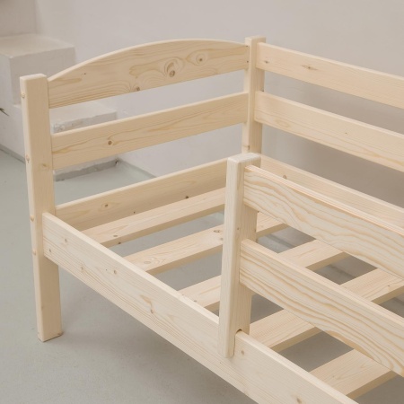 Кровать детская 800х1600 с бортиком из массива дерева в Классическом стиле, ККД-02