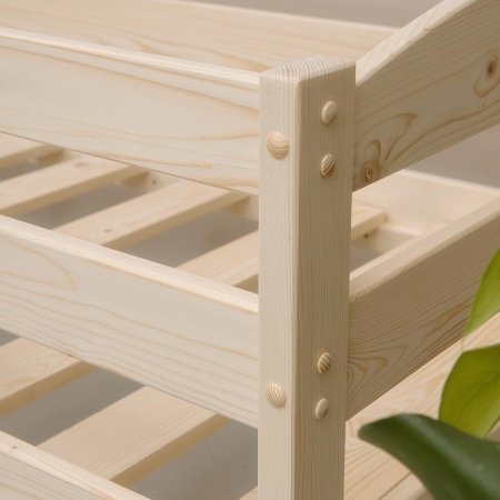 Кровать детская 700х1400 с бортиком из массива дерева в Классическом стиле, ККД-01