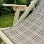 Комплект шезлонгов с клетчатой тканью и подлокотниками (2 шезлонга + столик) деревянный, КСШ-03-К